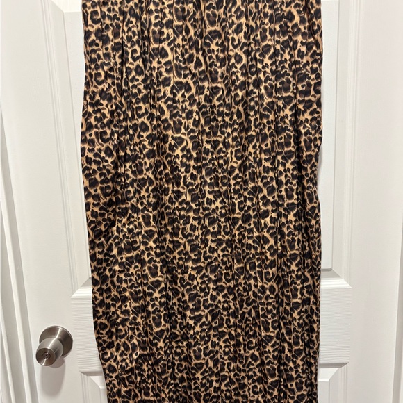 Dresses & Skirts - Leopard Print Women's Skirt